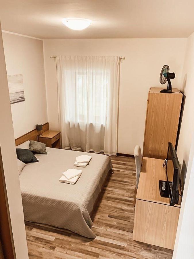 Hôtel All'Antica Stazione à Múggia Extérieur photo